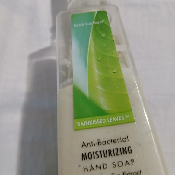 Bath & Body Works Rainkissed Leaves Anti-Bacterial Moisturizing Hand Soap NEW - Picture 1 of 9
